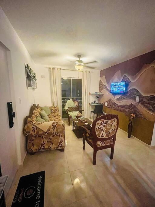 Sunrise Stays-Airport and zona colonial 15 minutes Beach 20 minutes view 2
