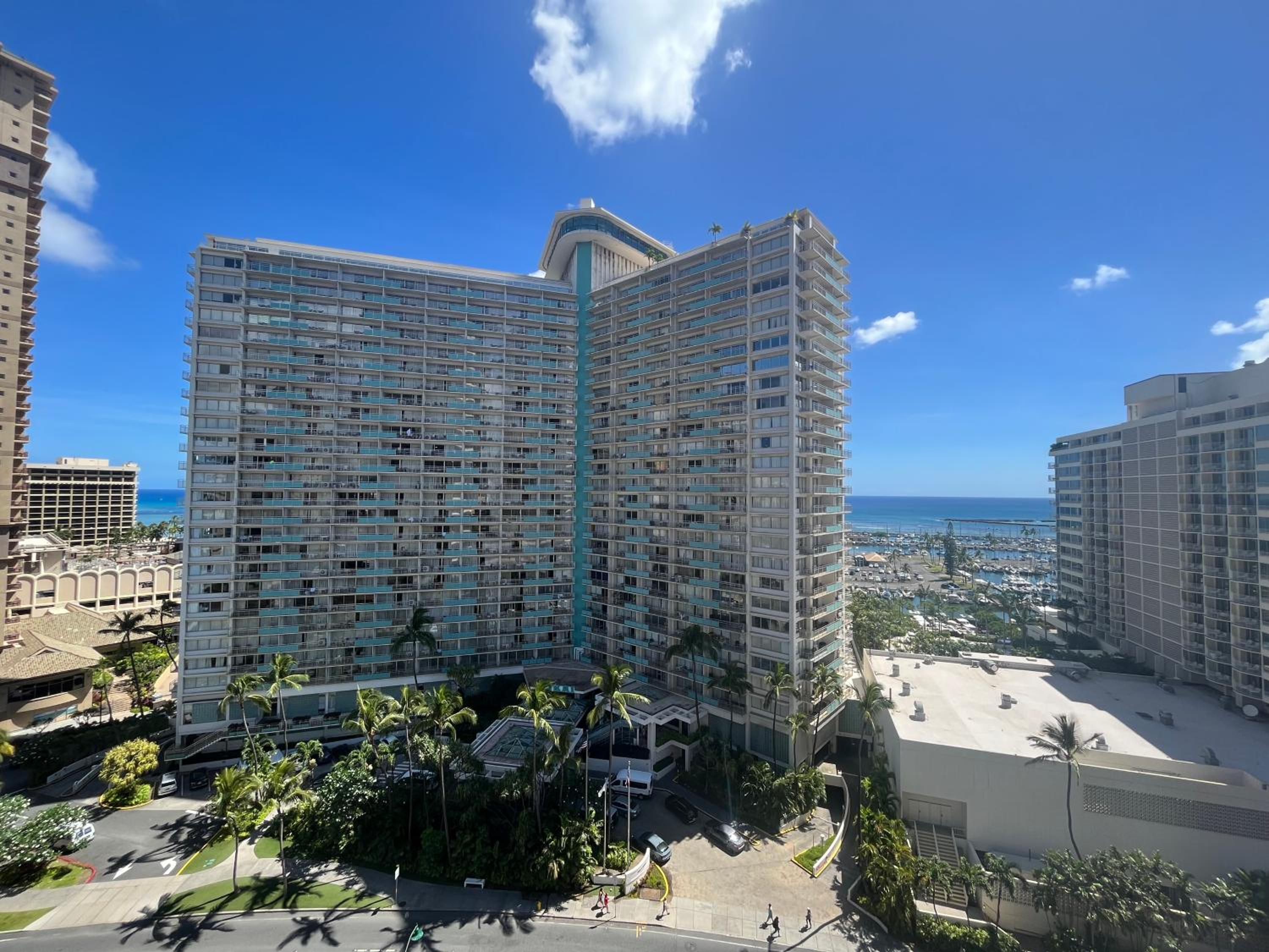 Hotel Ilikai Apt 2127 - Spacious Studio with Spectacular Ocean & Harbor Views - Image 1
