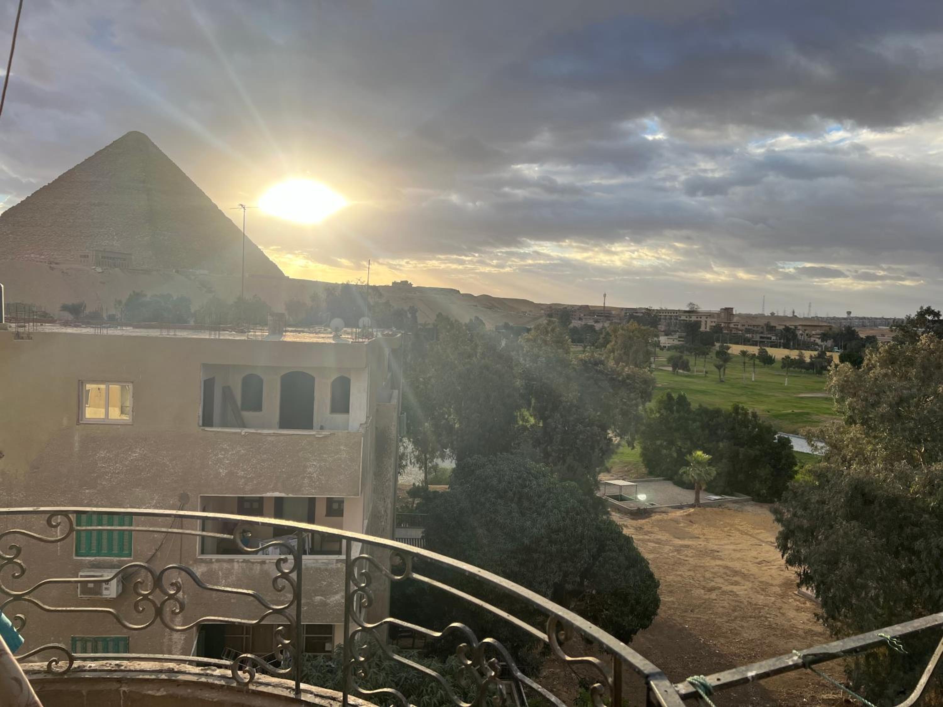 Pyramids view apartment2