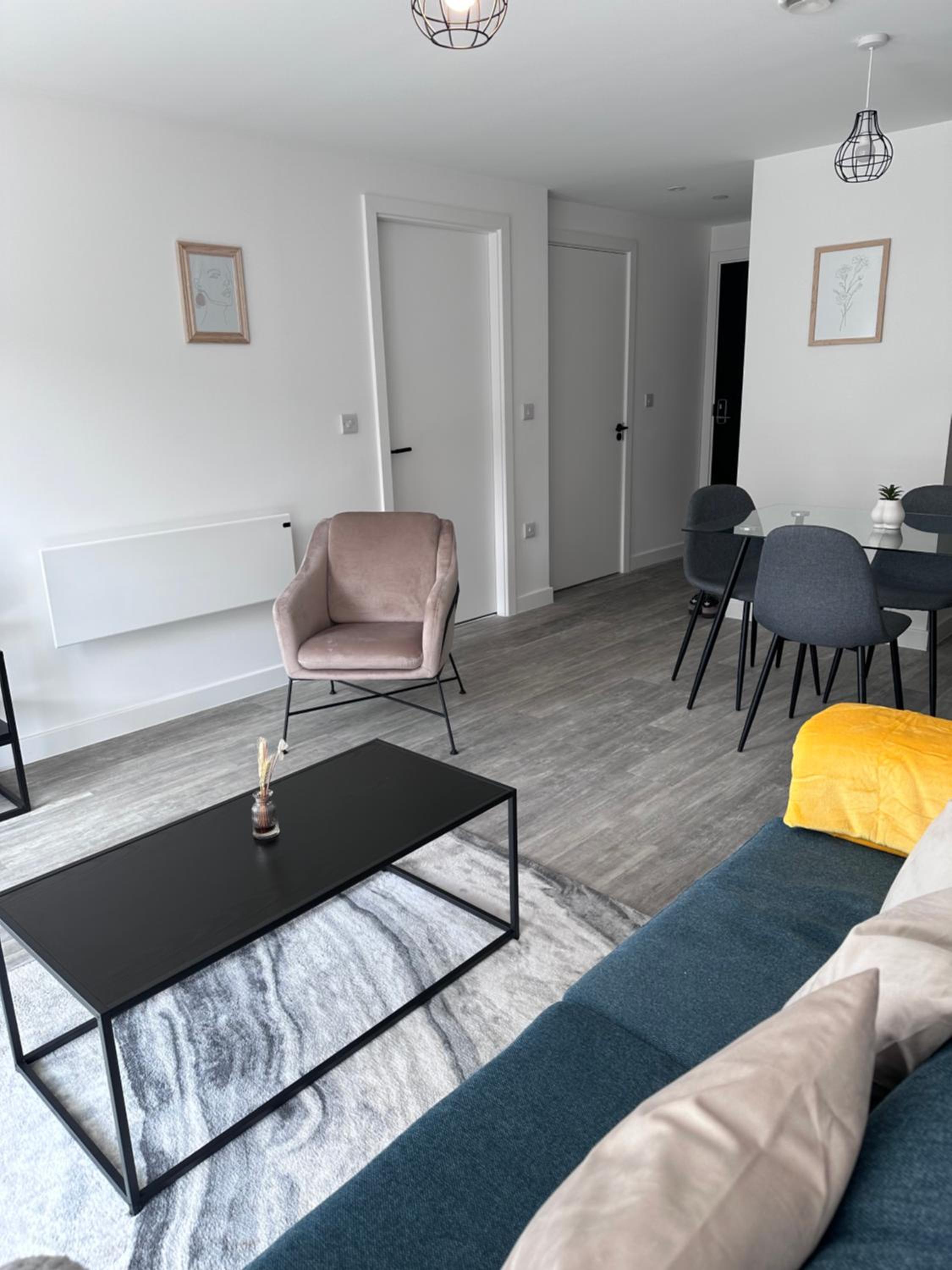 Fresh 2Bed 2Bath Apartment 2mins drive to Man Utd Stadium view 2