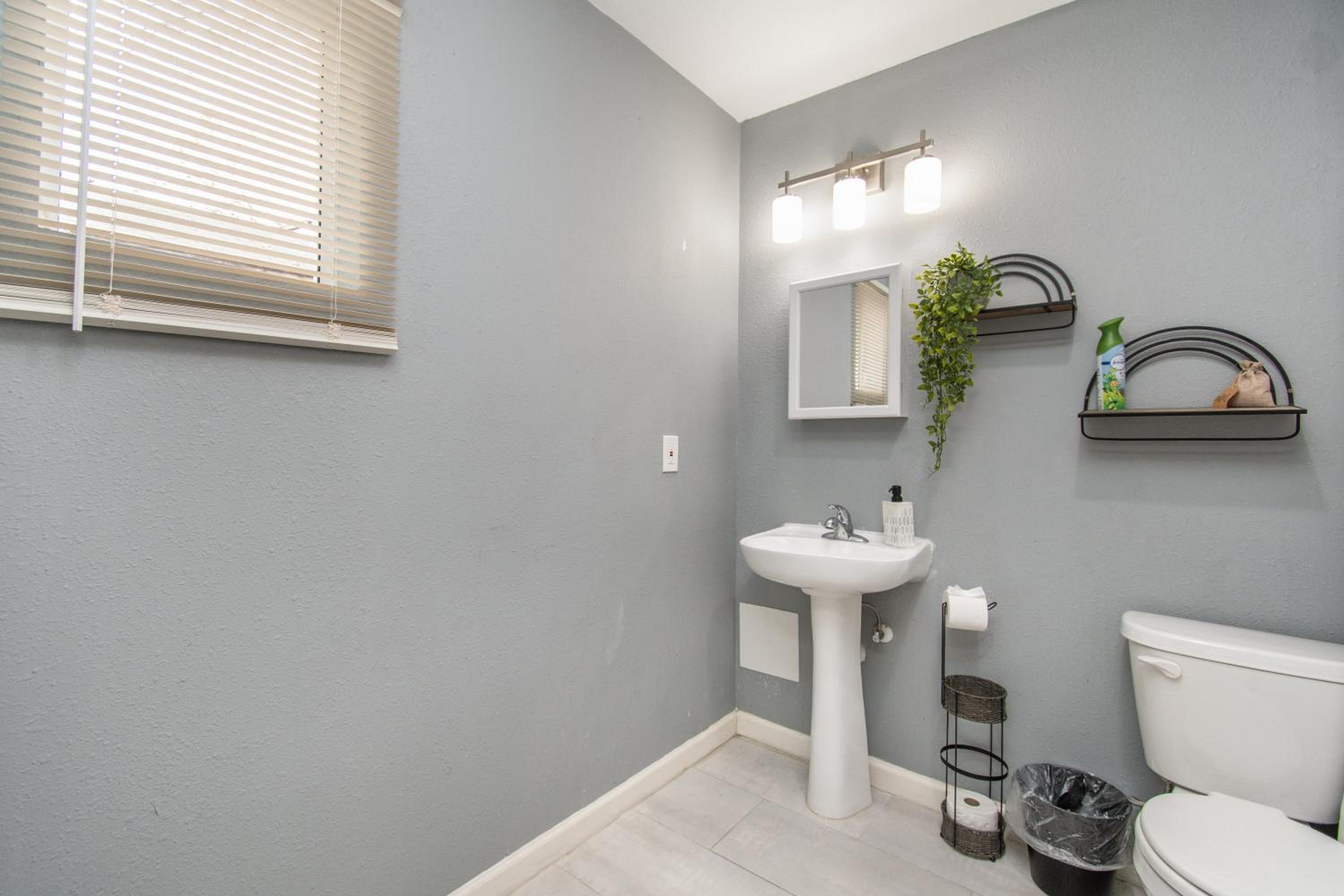 HTX King Bed Apt I Sleeps 12 I Parking I MedCenter view 2