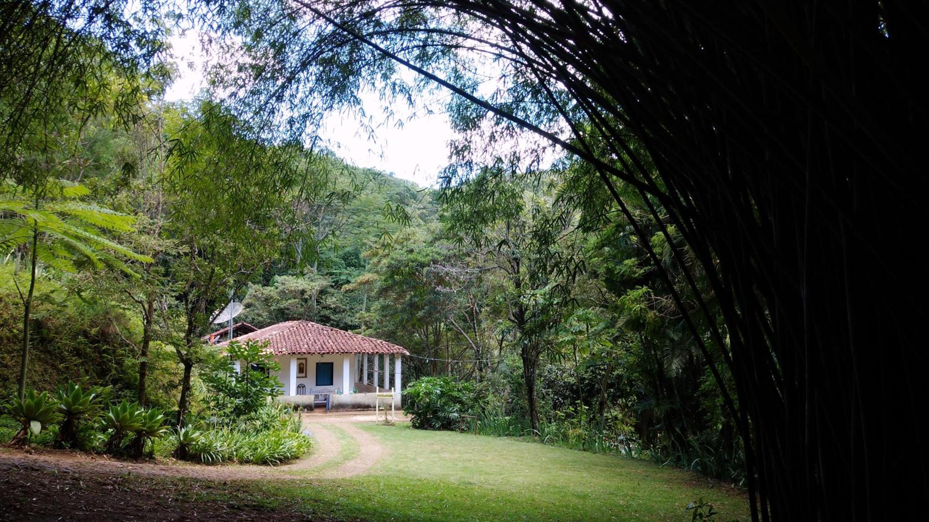 Chalé na floresta com frigobar