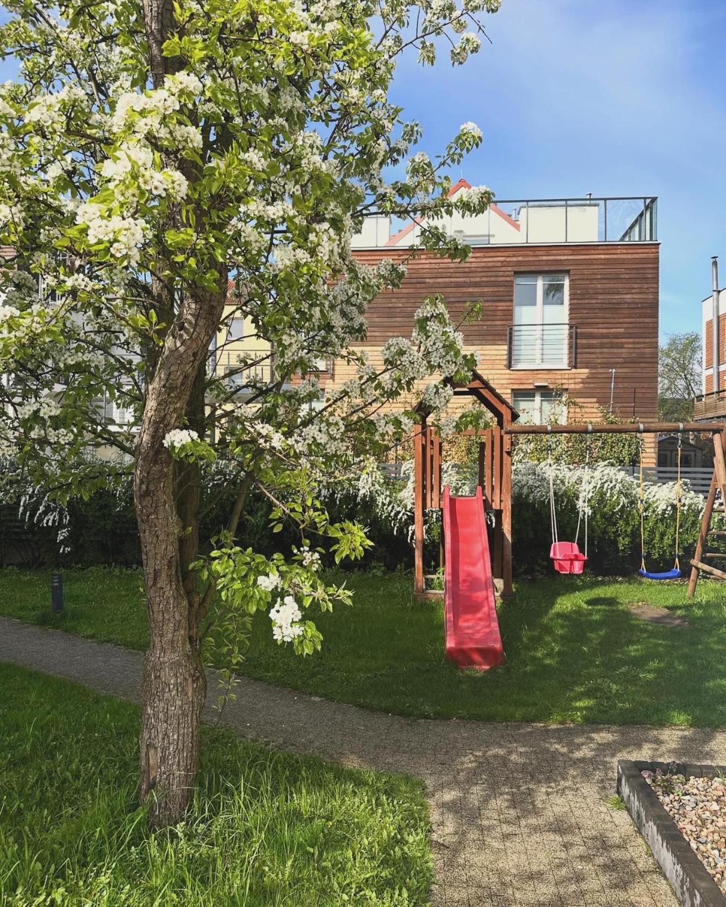 Villa Allegra Apartamenty z ogrodem i salą zabaw ,darmowy parking i leżaki, 5minut do morza