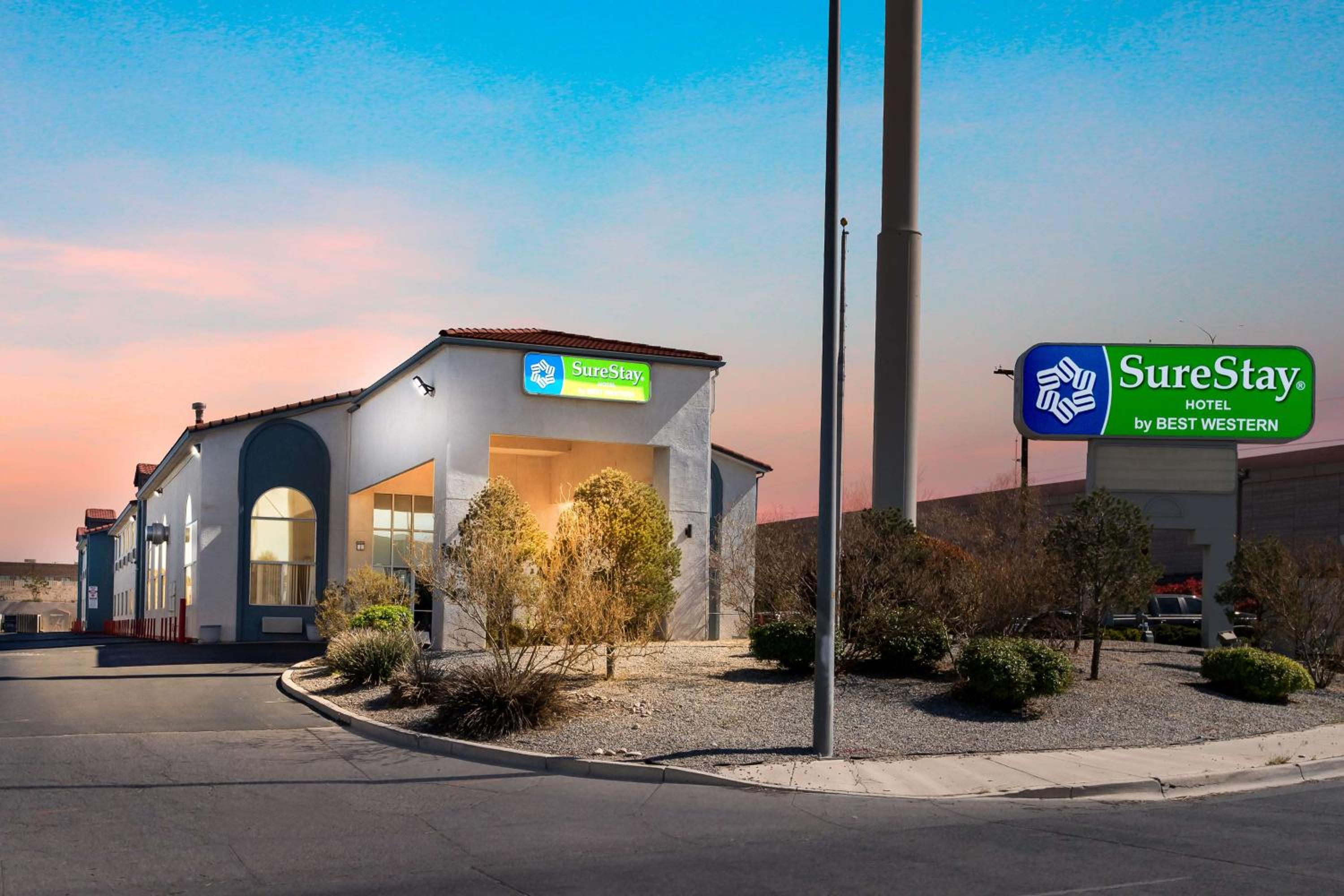 Hotel SureStay Hotel by Best Western Albuquerque Midtown - Image 1
