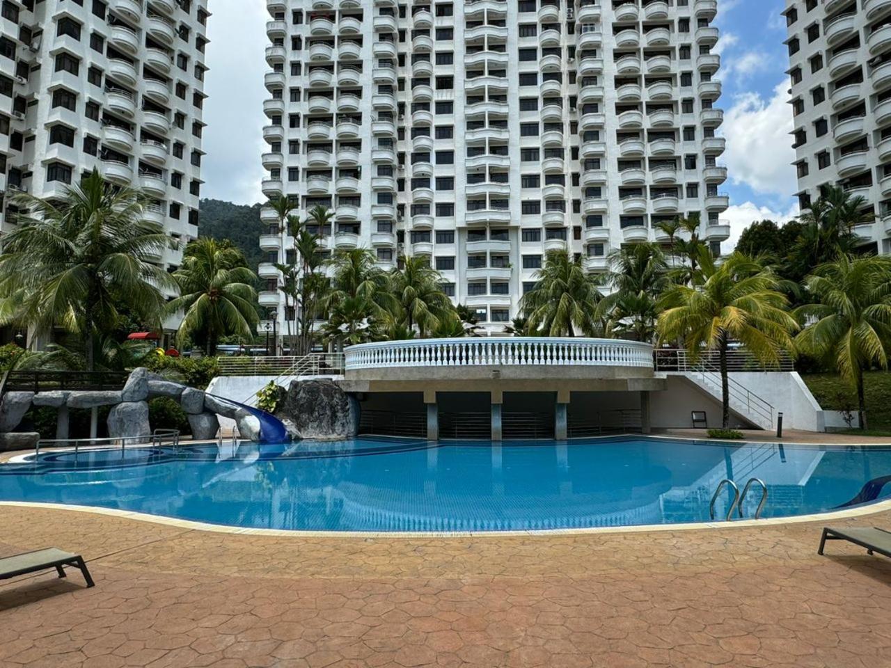 Batu Ferringhi Sea View Penthouse Resort Home photo 4