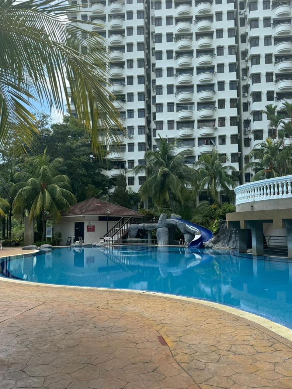 Batu Ferringhi Sea View Penthouse Resort Home photo 5