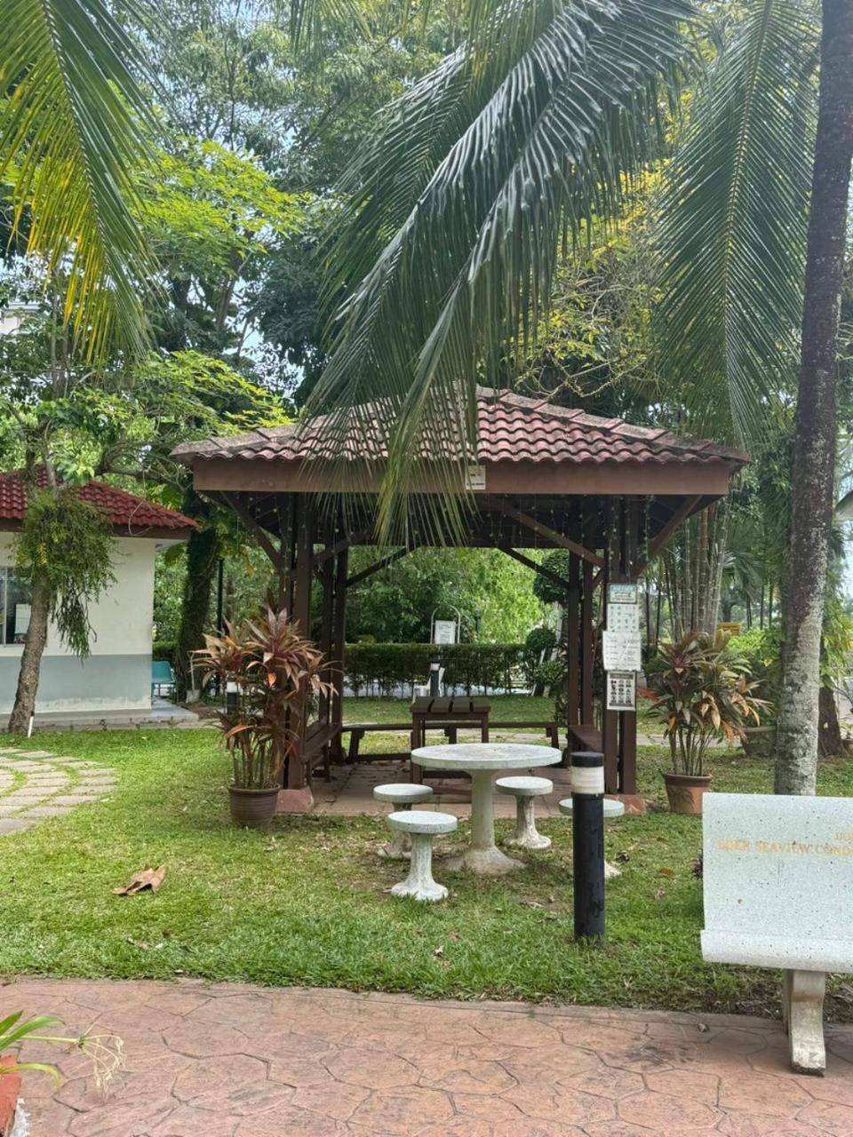 Batu Ferringhi Sea View Penthouse Resort Home photo 2