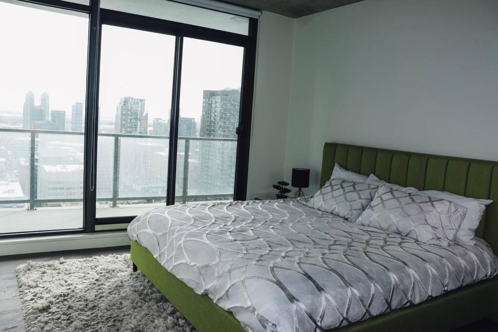 *Sky Palace* with Views, Balcony, & Outdoor Pool