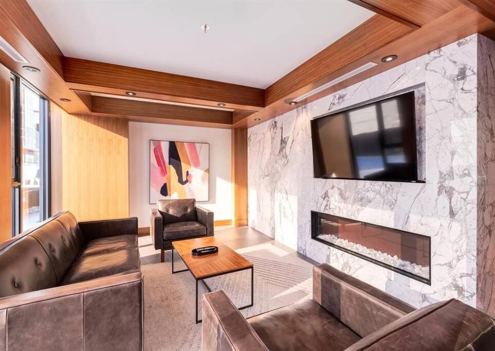 *Sky Palace* with Views, Balcony, & Outdoor Pool