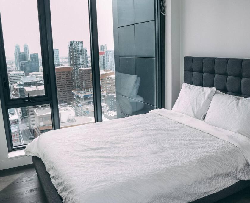 *Sky Palace* with Views, Balcony, & Outdoor Pool