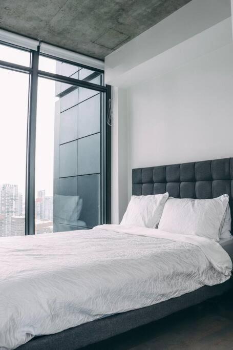 *Sky Palace* with Views, Balcony, & Outdoor Pool