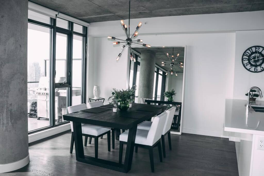 *Sky Palace* with Views, Balcony, & Outdoor Pool