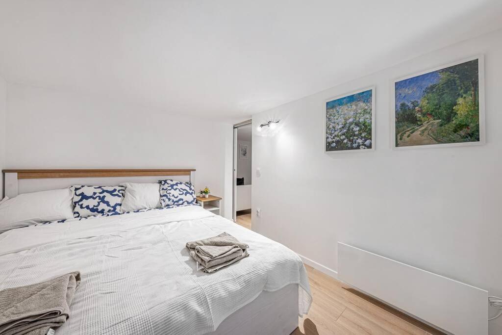 2 Bedroom Large Kitchen Flat on M1 Metro view 5