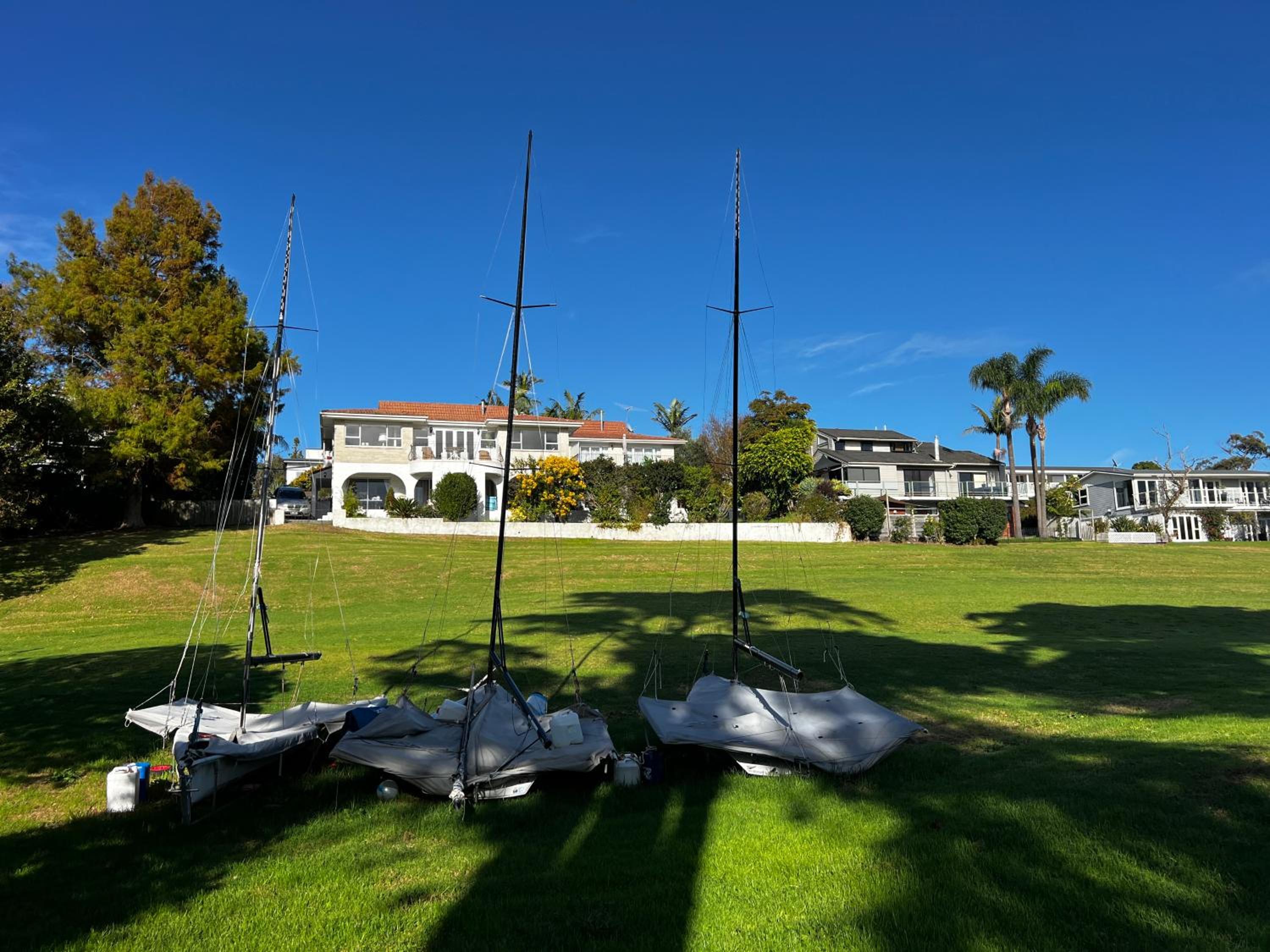Hotel Waiake Beach Apartments - Image 1