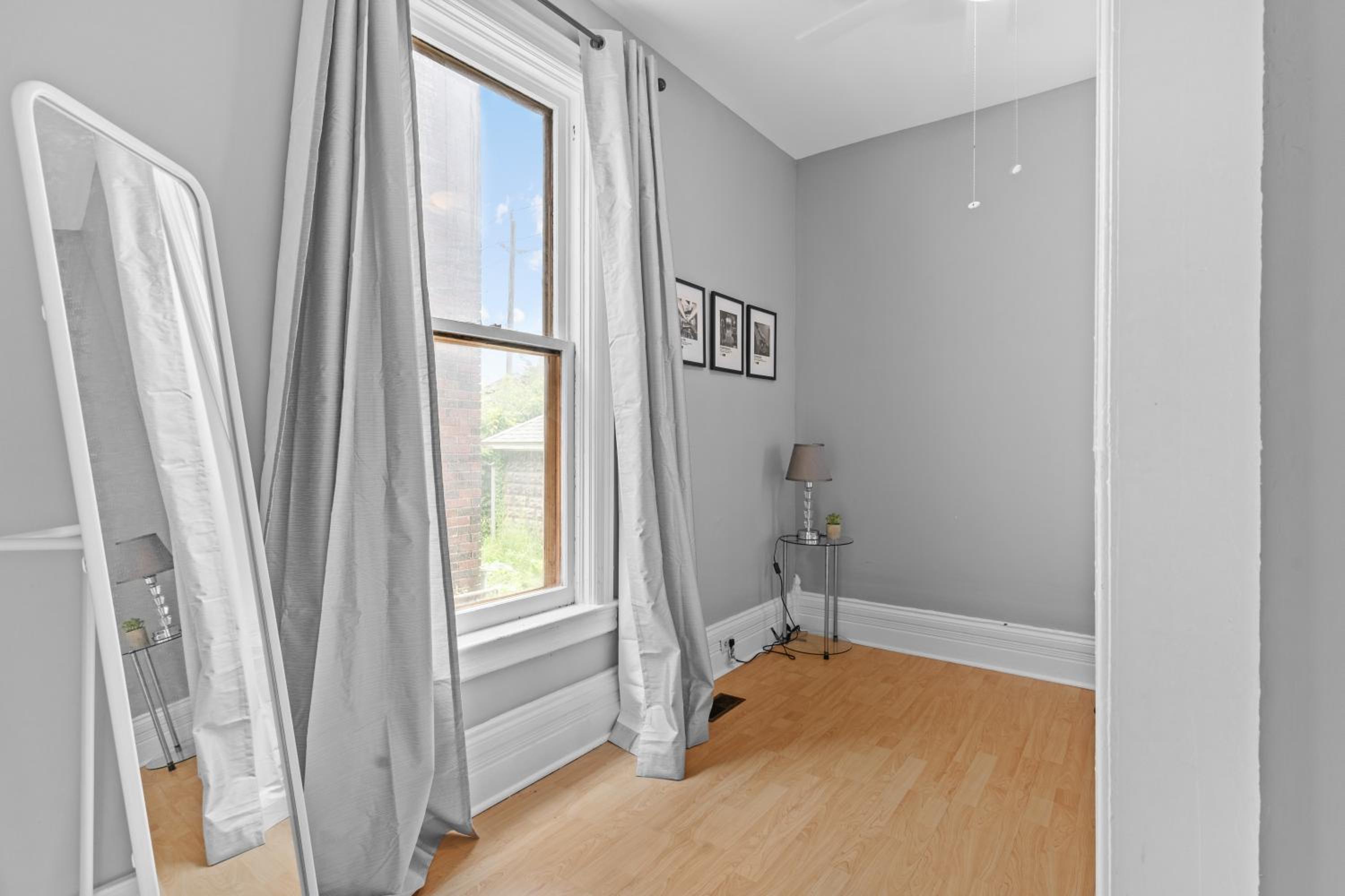 7BR house 19 ppl DT Windsor WD Free Parking