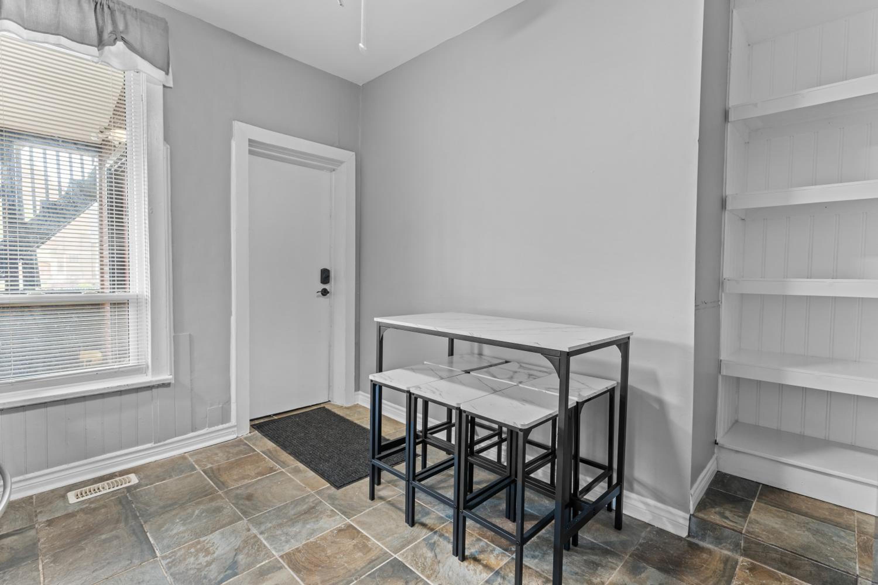 7BR house 19 ppl DT Windsor WD Free Parking