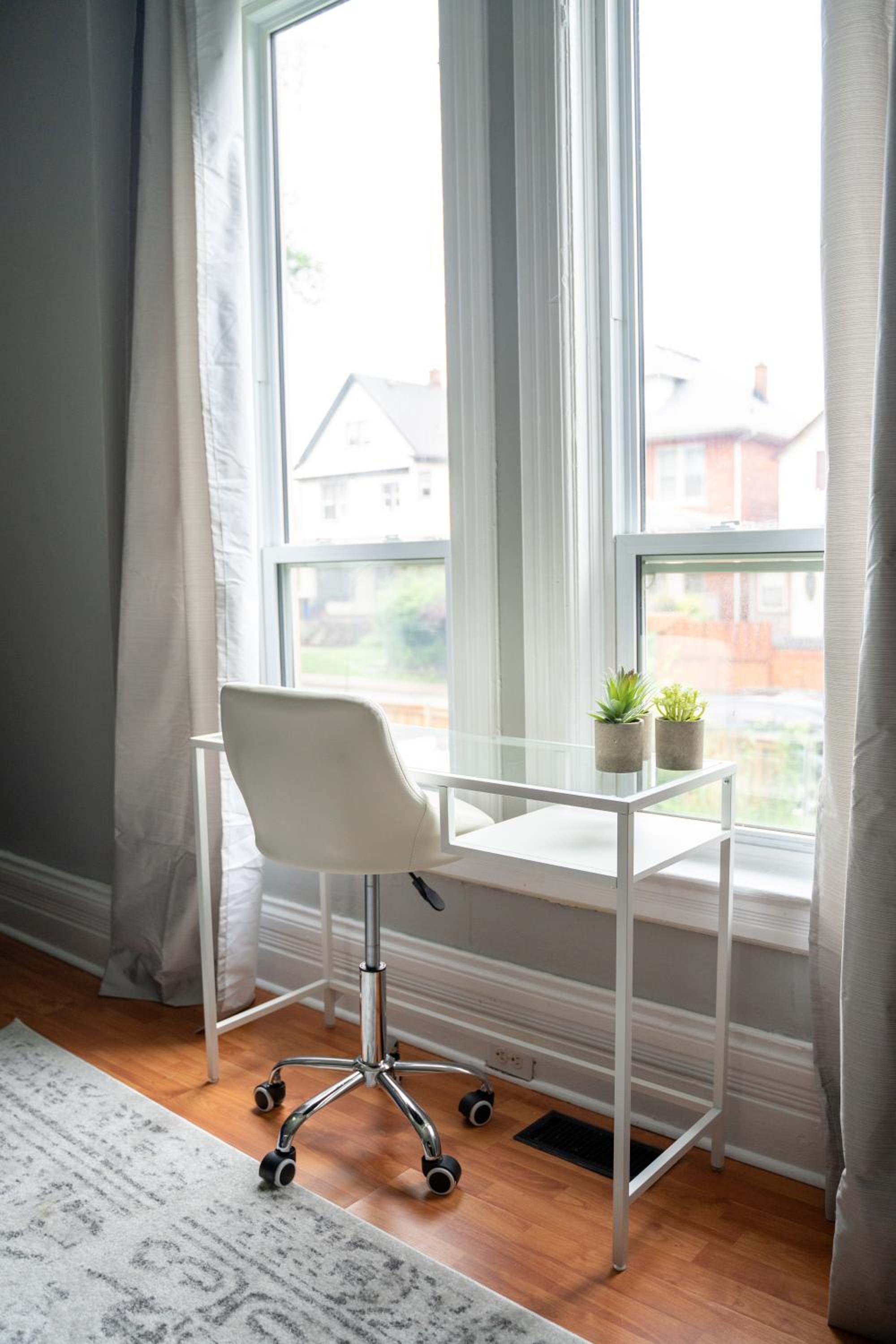 7BR house 19 ppl DT Windsor WD Free Parking