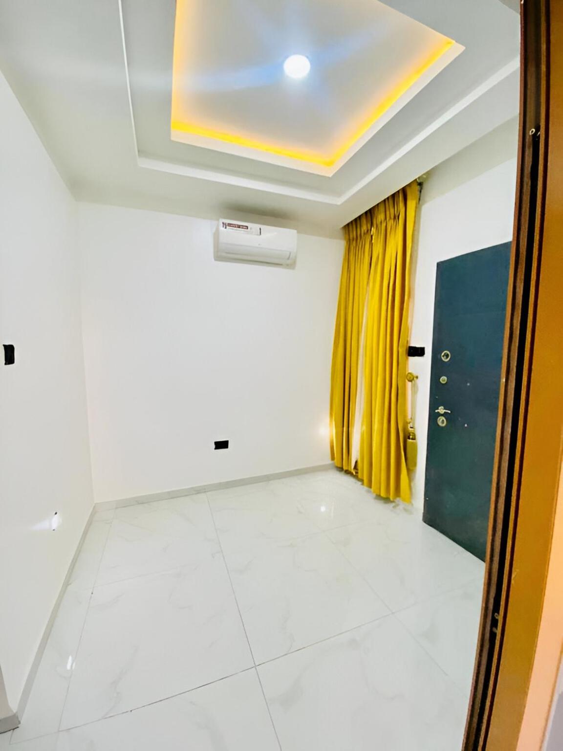 Luxury 3 Bedroom Apartment Available for Shortlet at Jabi - Abuja view 4
