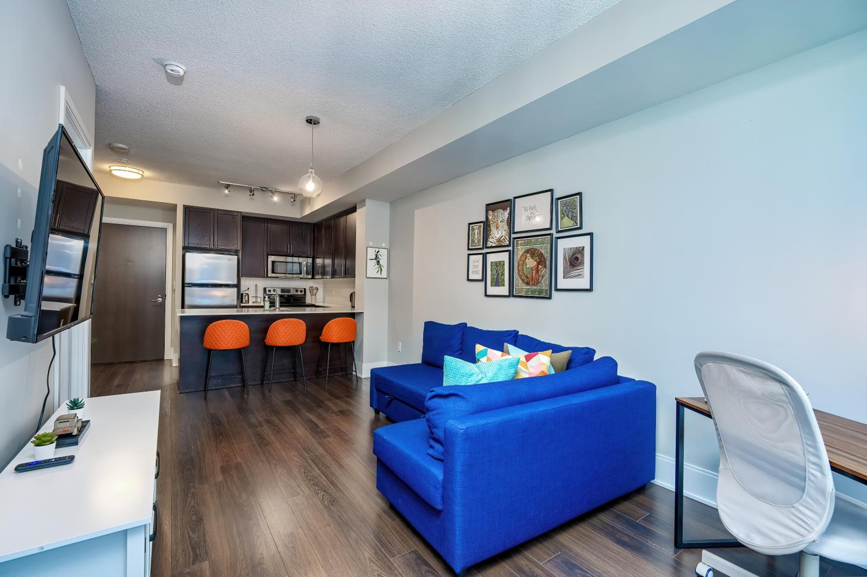 Condo in the heart of Downtown Toronto!