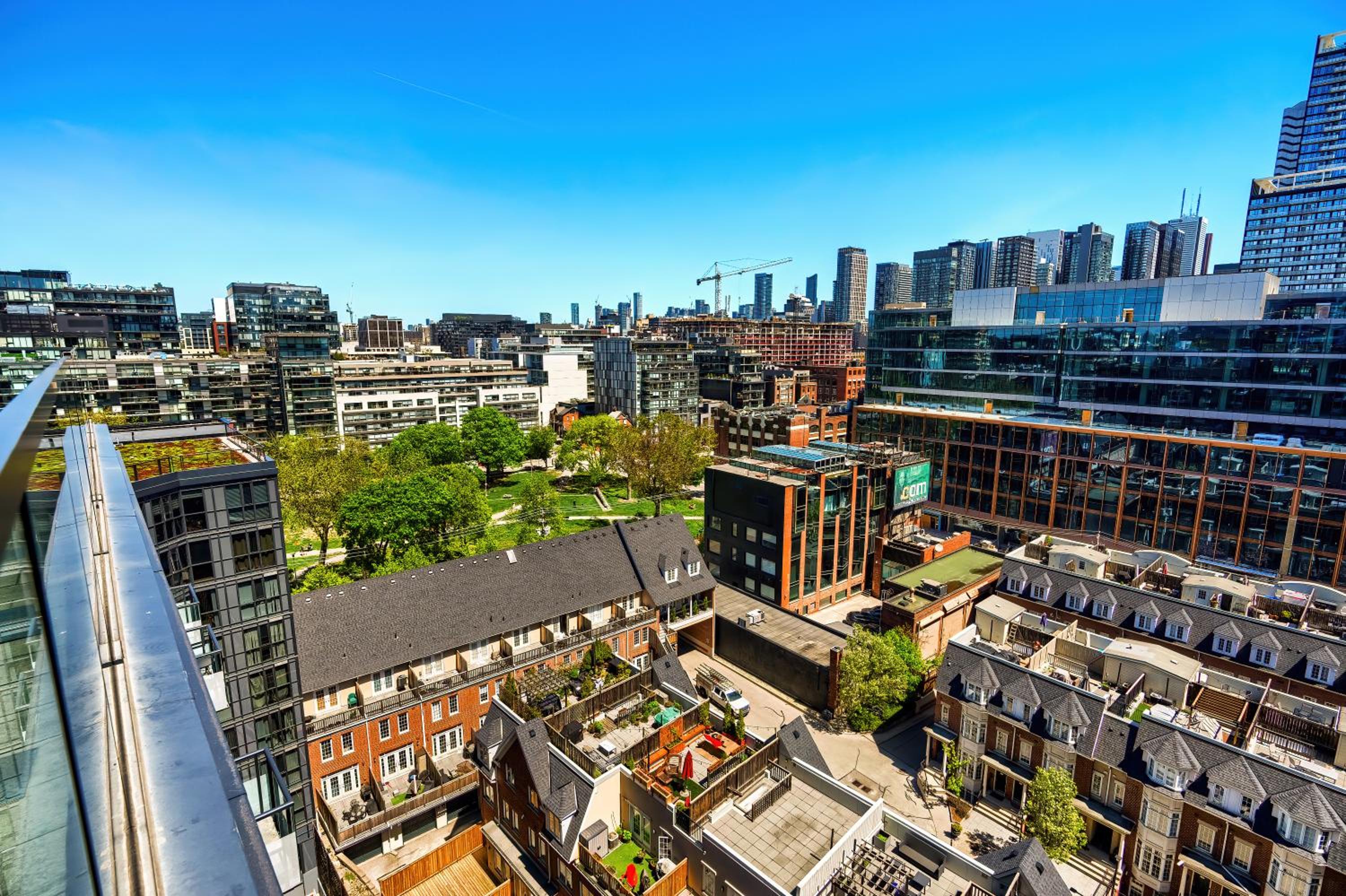 Condo in the heart of Downtown Toronto!