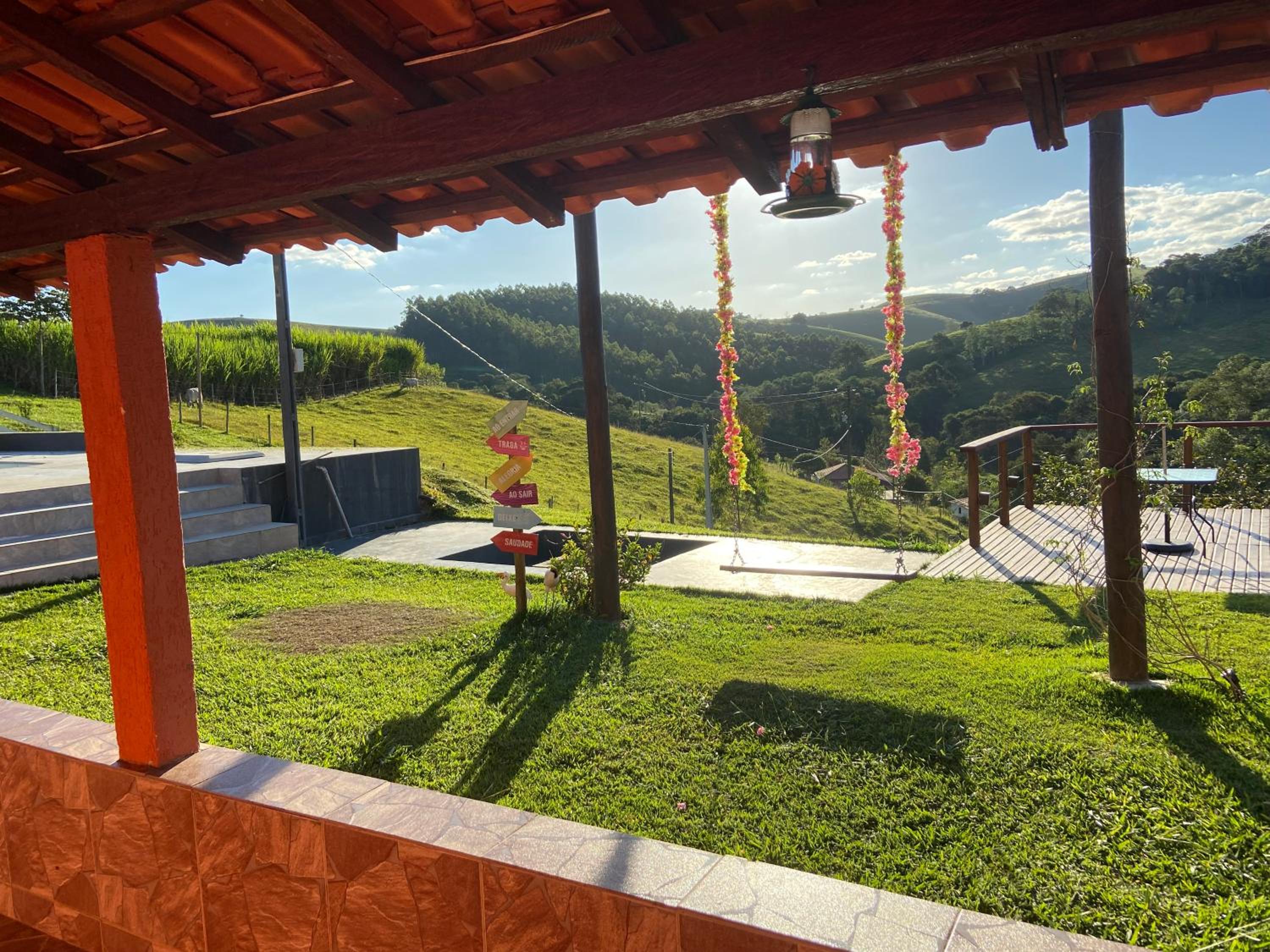 Recanto da Alegria - Casa em Cunha com Jacuzzi,Piscina,Rede,Churrasqueira,Lareira,Deck, Banco de coração