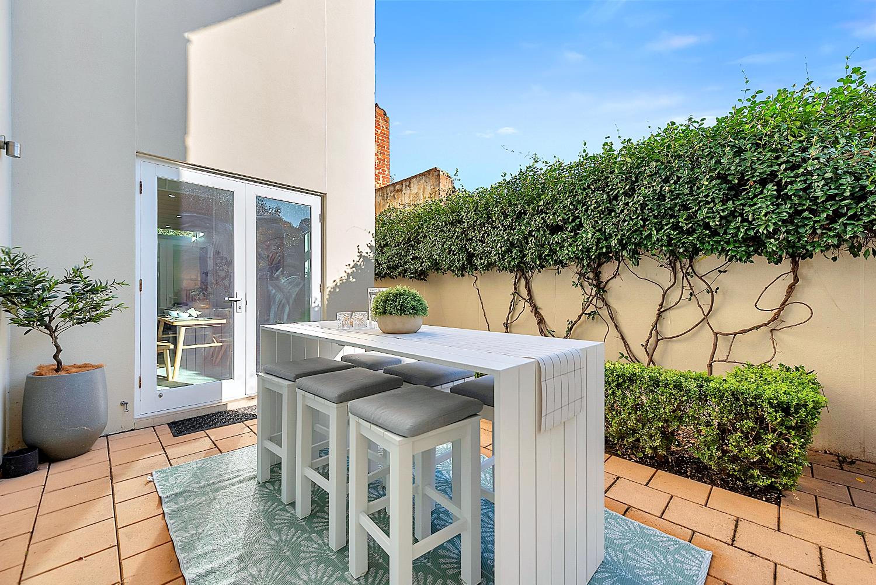 Stylish Home, Family - Walk to Pub,Cafes, 1KM CBD!