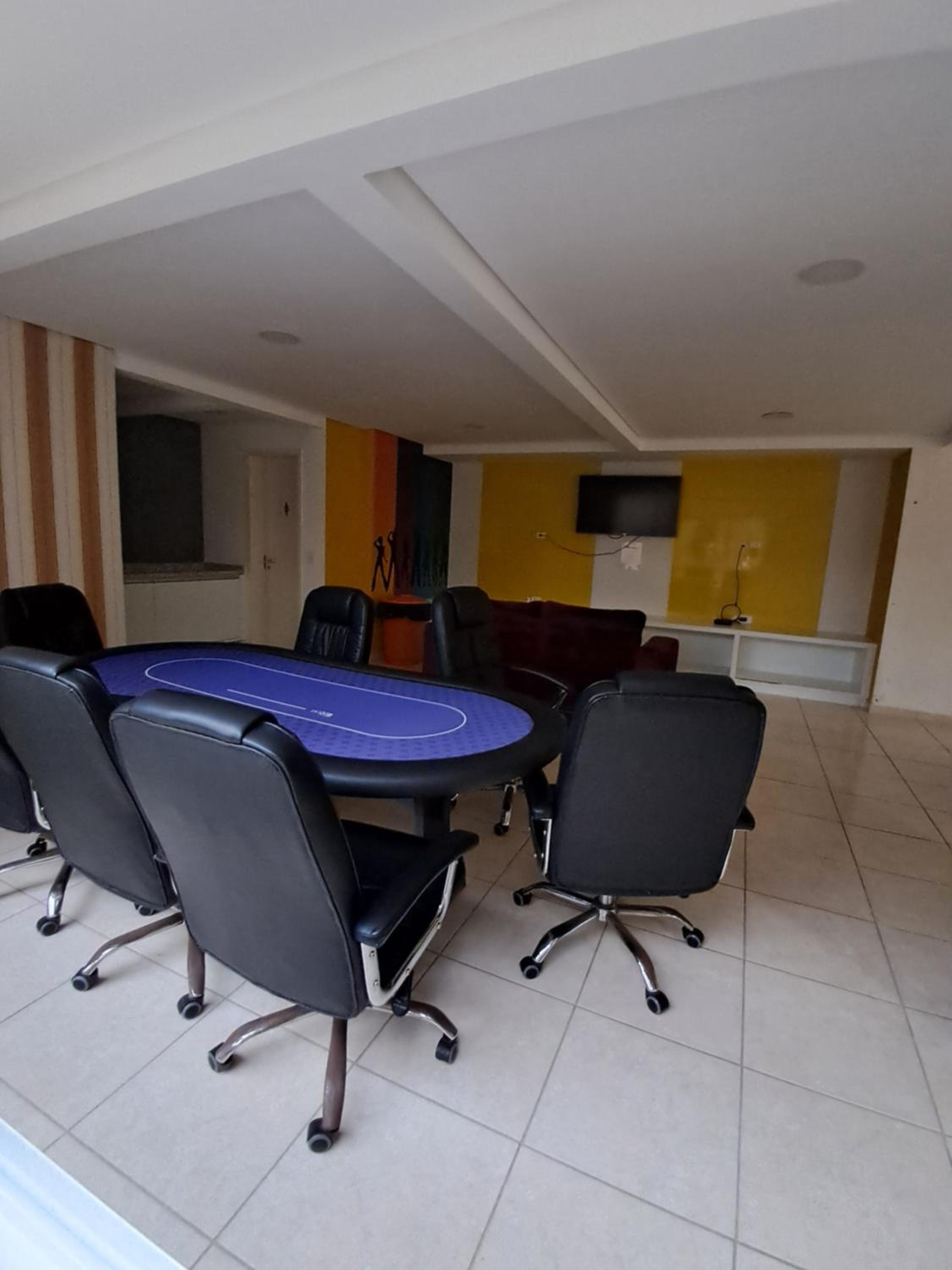 Apto Enseada Guarujá com Terraço Gourmet a 5 minutos da praia