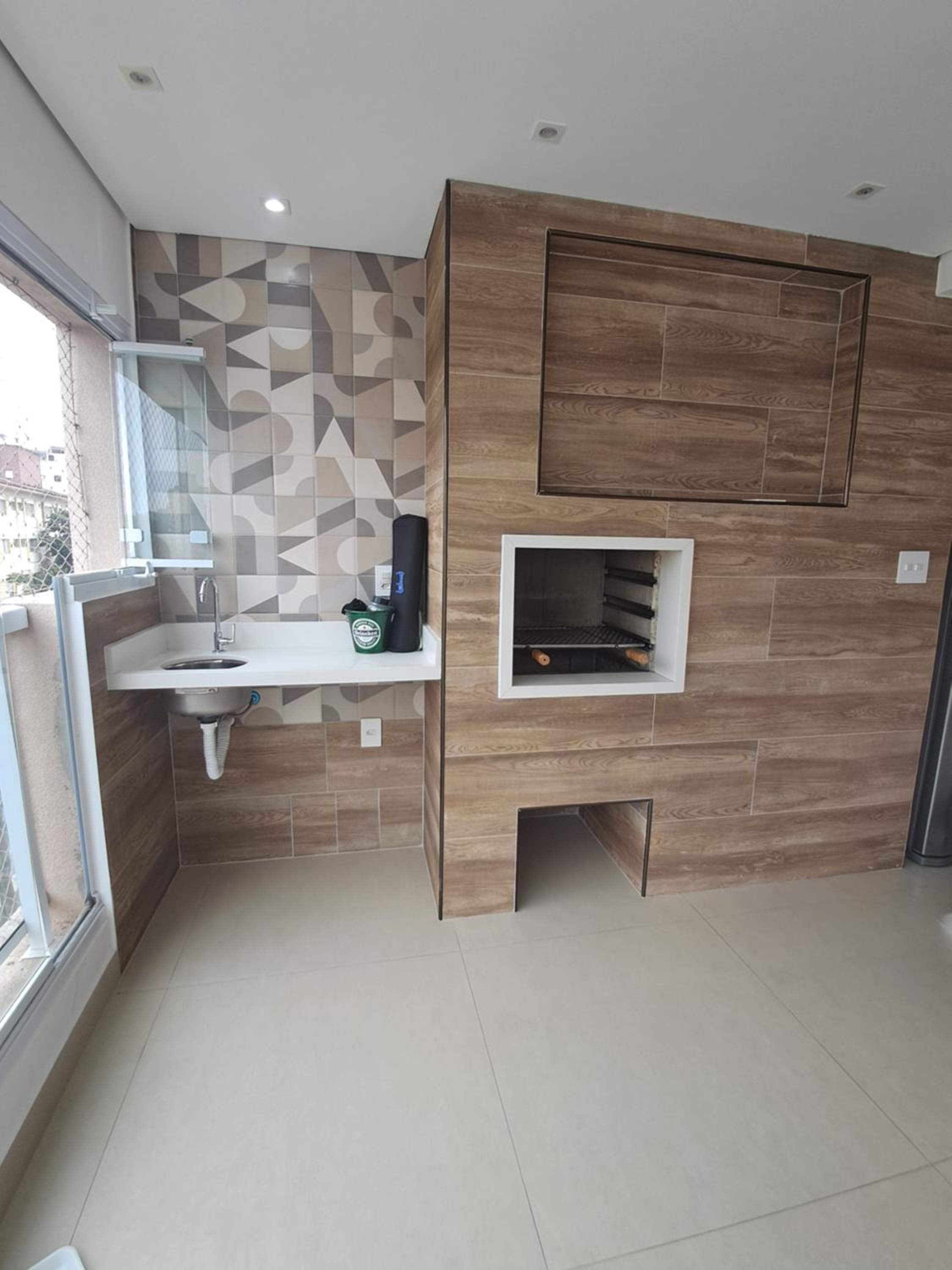 Apto Enseada Guarujá com Terraço Gourmet a 5 minutos da praia