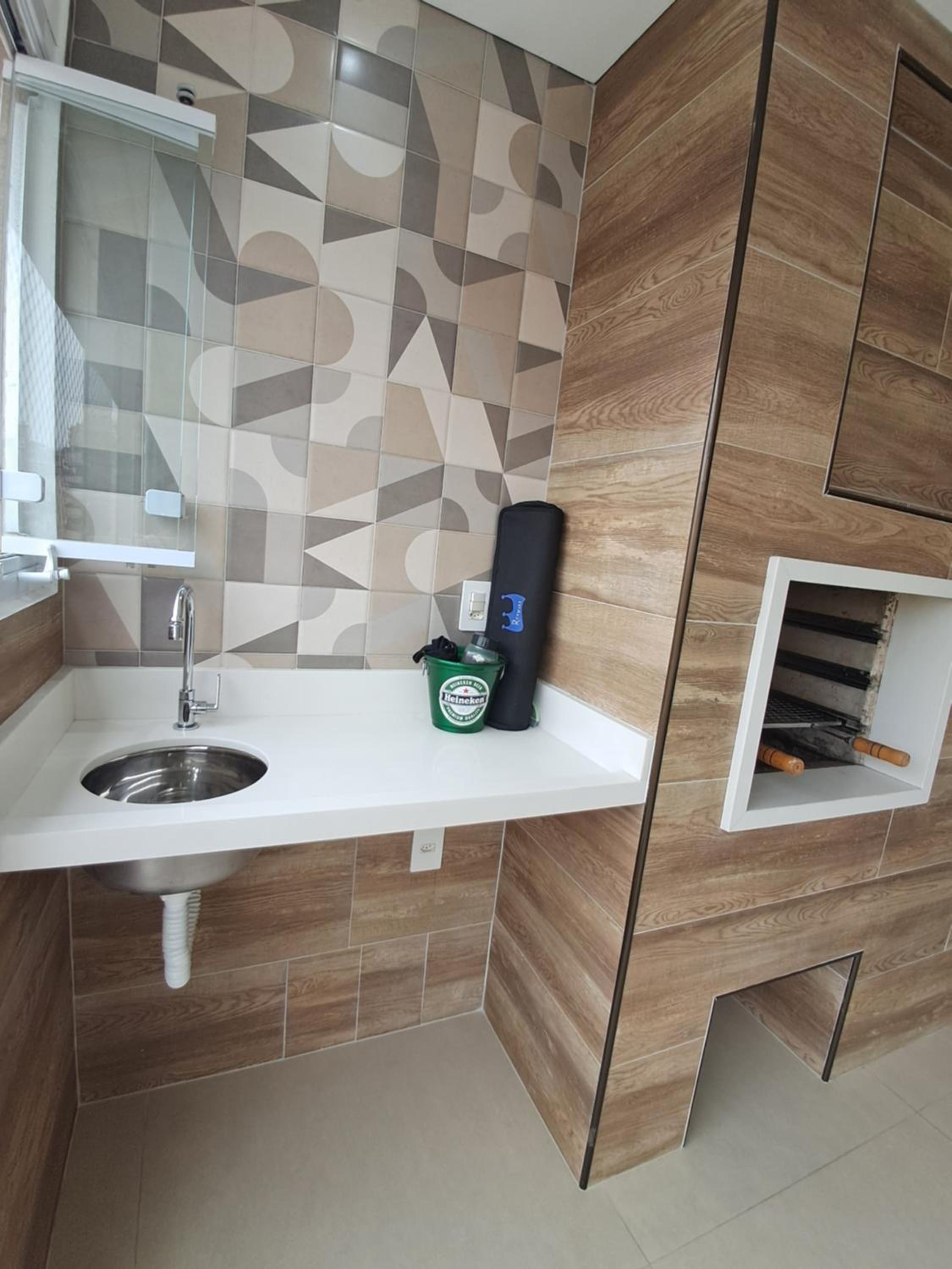 Apto Enseada Guarujá com Terraço Gourmet a 5 minutos da praia