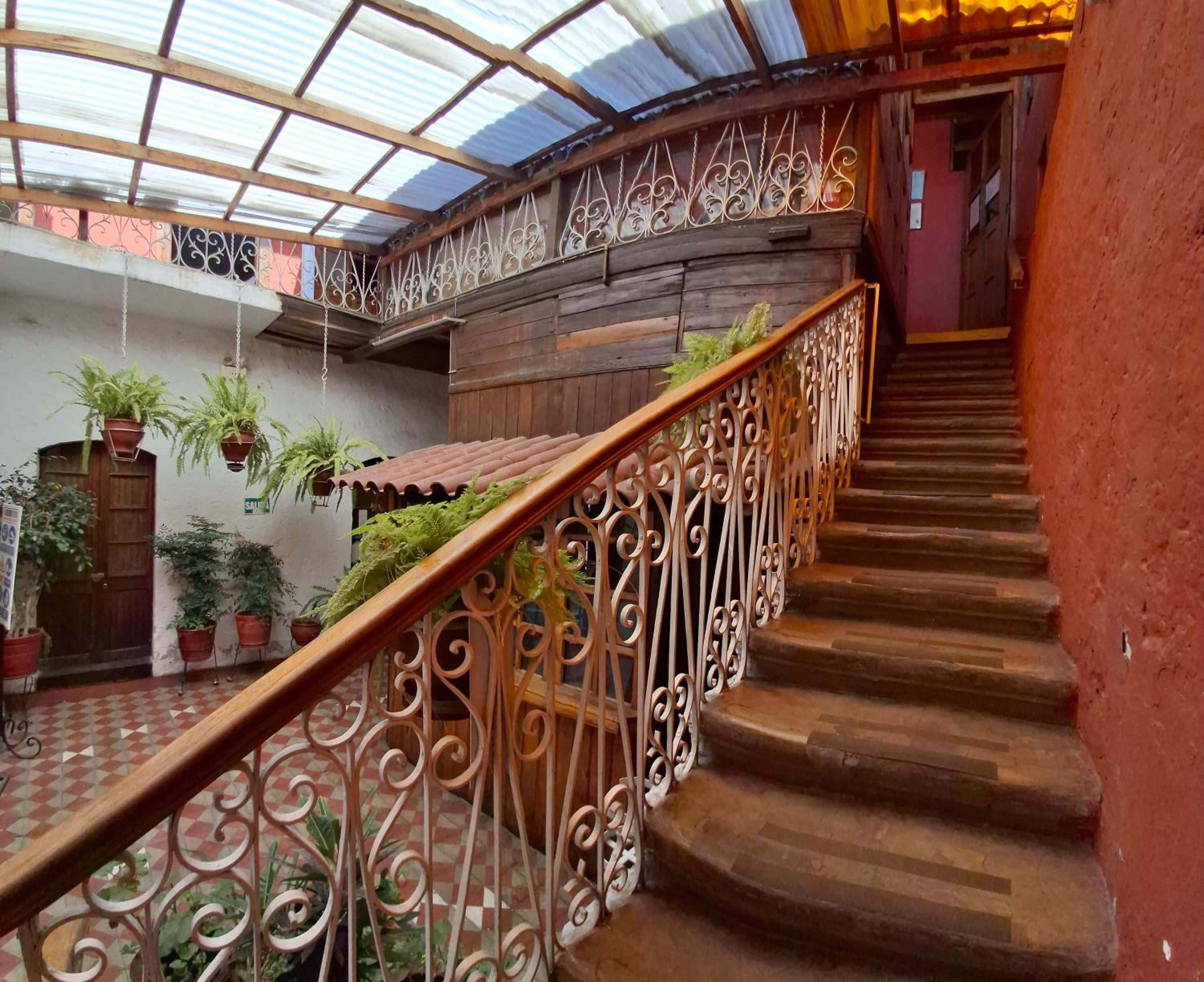 Hostal Lluvia de Oro