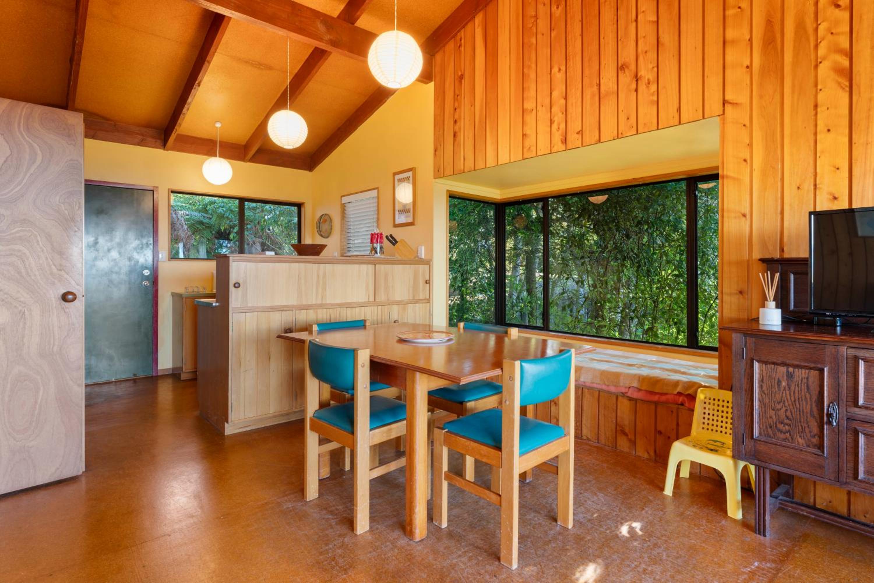 Lakeview Bush Hideaway - Pukawa Holiday Home view 4