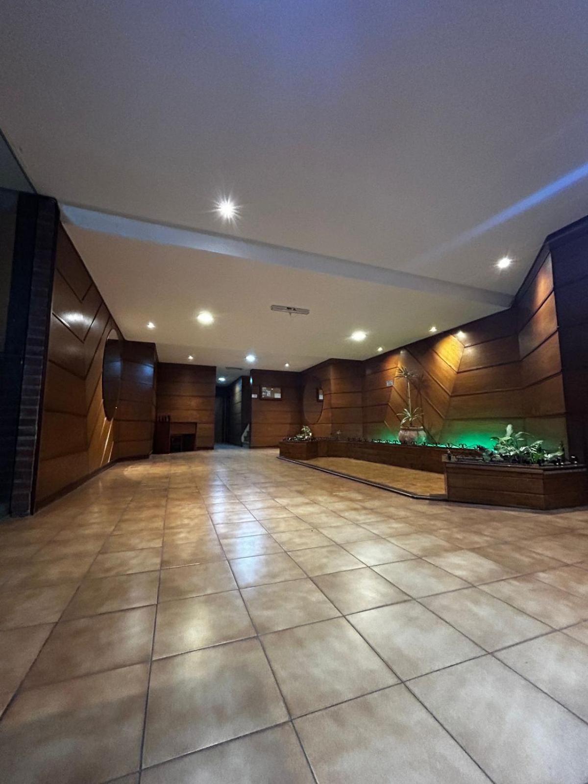 Provincial Center -Monoambiente con cocina aparte - Luminoso
