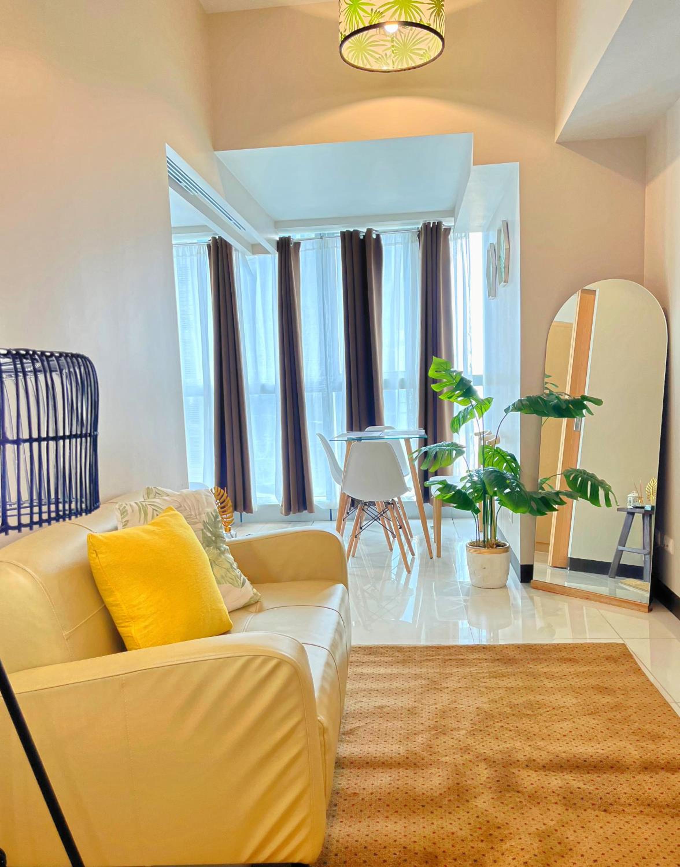 Great Value in Uptown Parksuites BGC 1BR,Washer,Netflix view 3