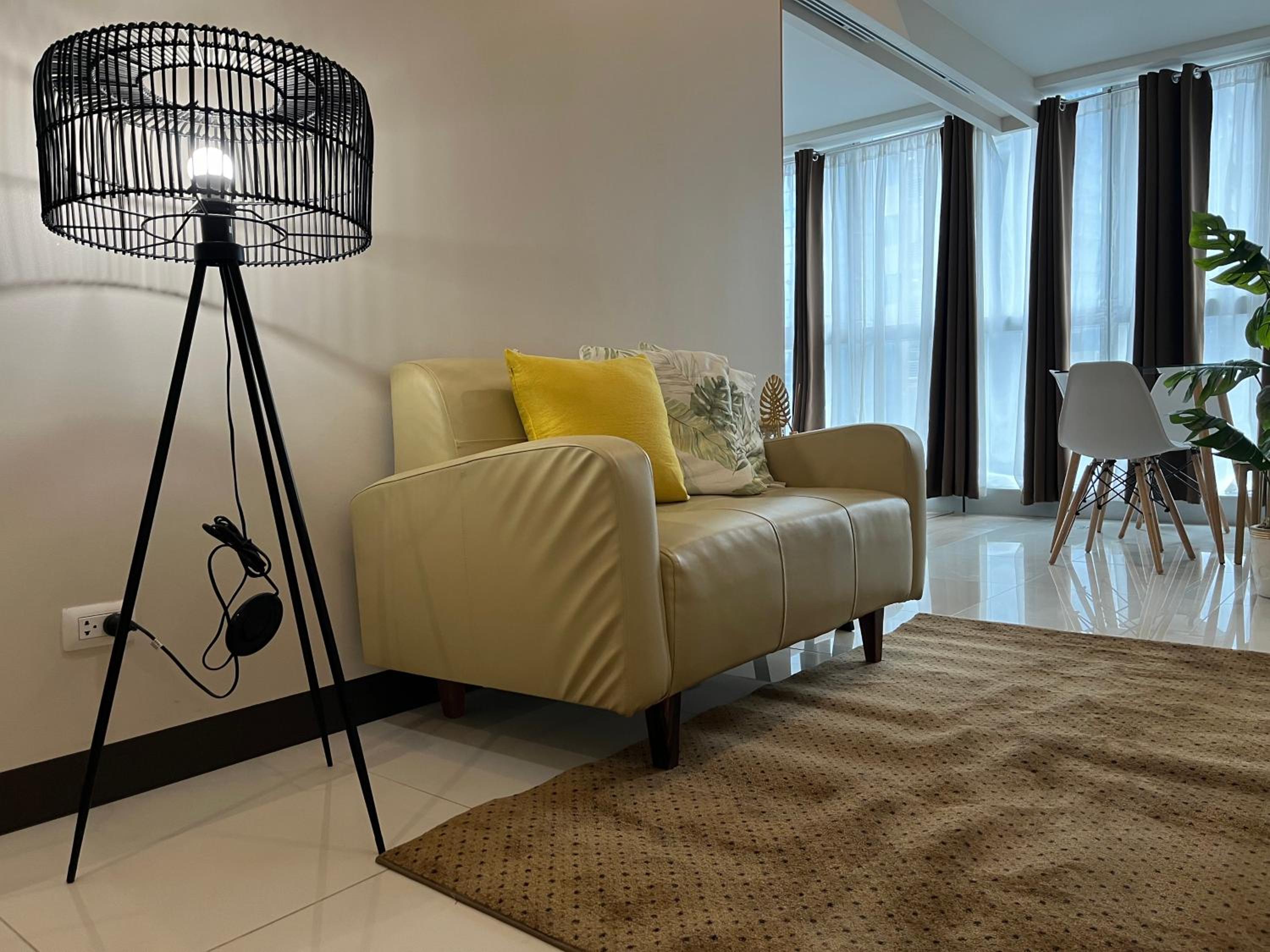 Great Value in Uptown Parksuites BGC 1BR,Washer,Netflix view 2