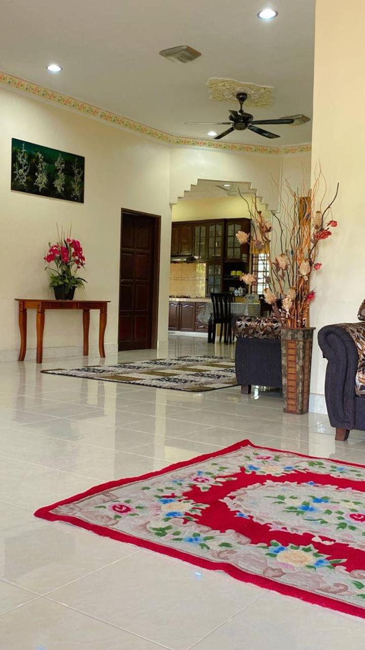 UMMI HOMESTAY Manir KT view 5