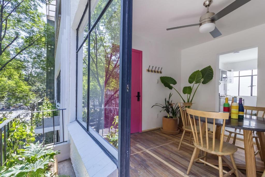 Balcón en Rosa — Mexico City