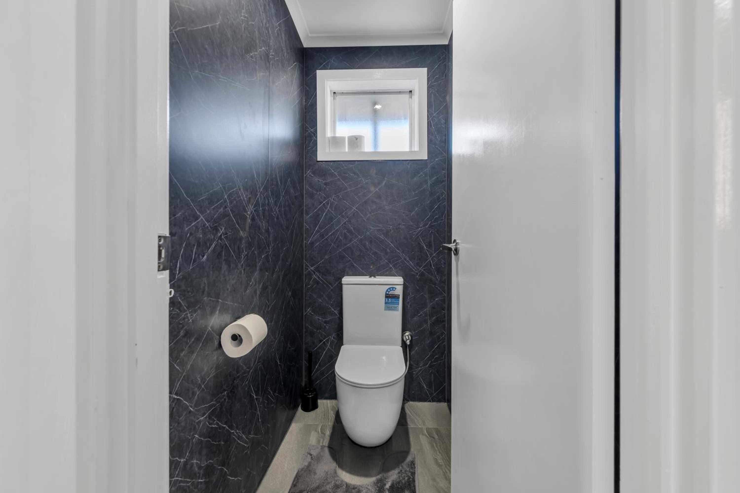 Melbourne Airport Pet friendly Guest House