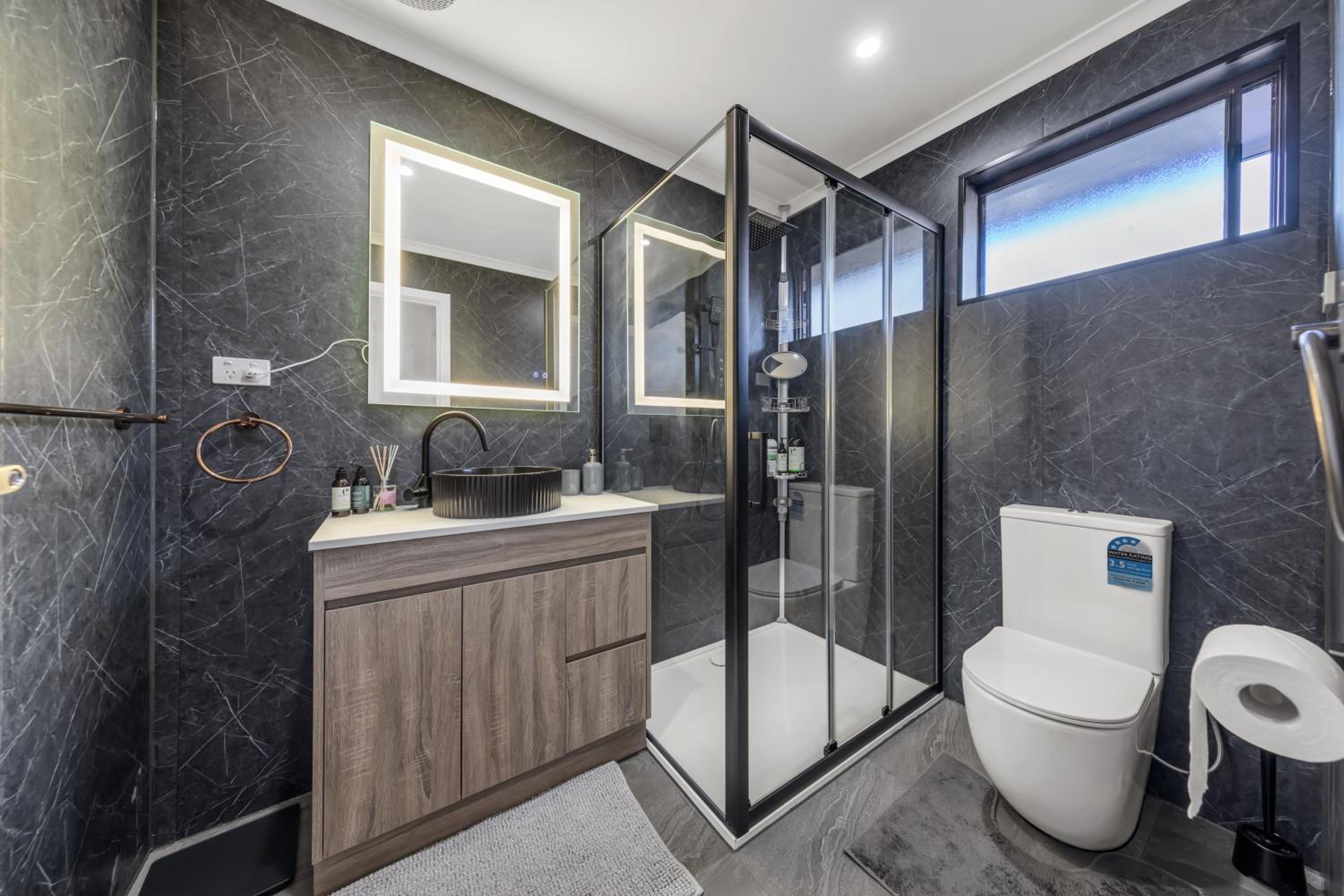 Melbourne Airport Pet friendly Guest House