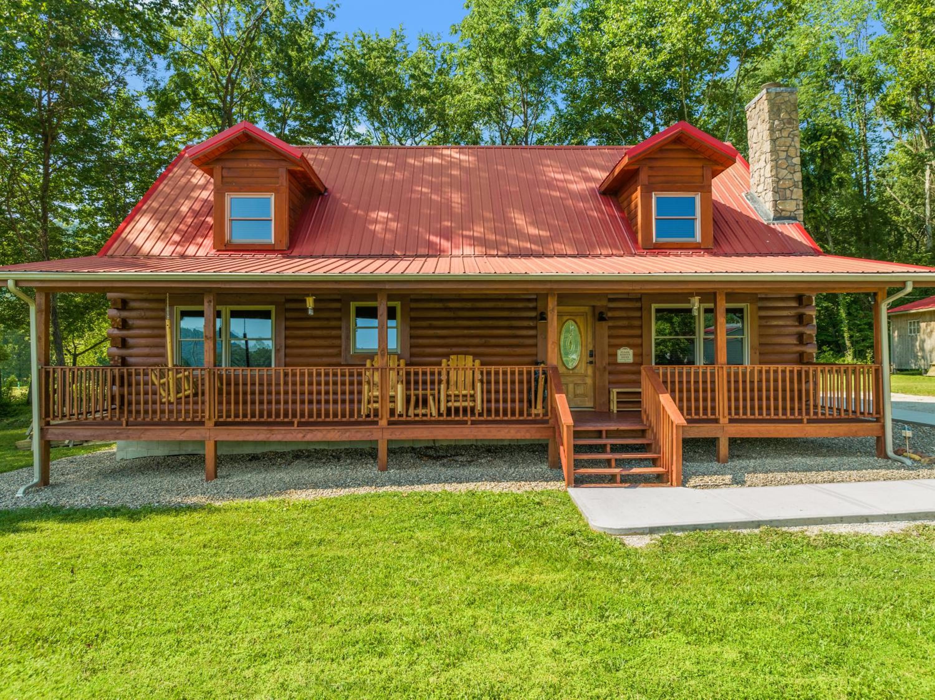 Hot Tub, Fire Pit, WiFi, EV Outlet Biggie cabin near Red River Gorge, KY! view 3