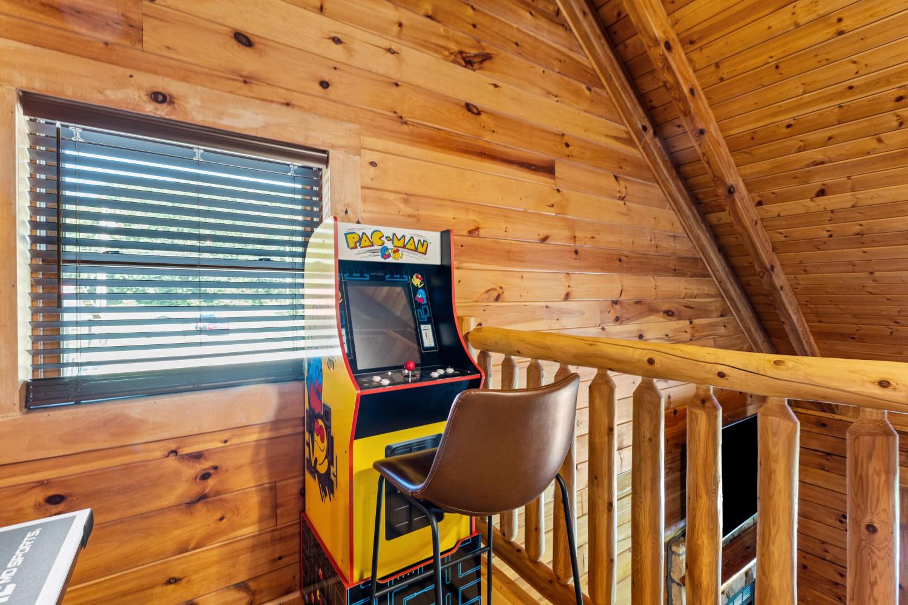 Hot Tub, Fire Pit, WiFi, EV Outlet Biggie cabin near Red River Gorge, KY! view 5