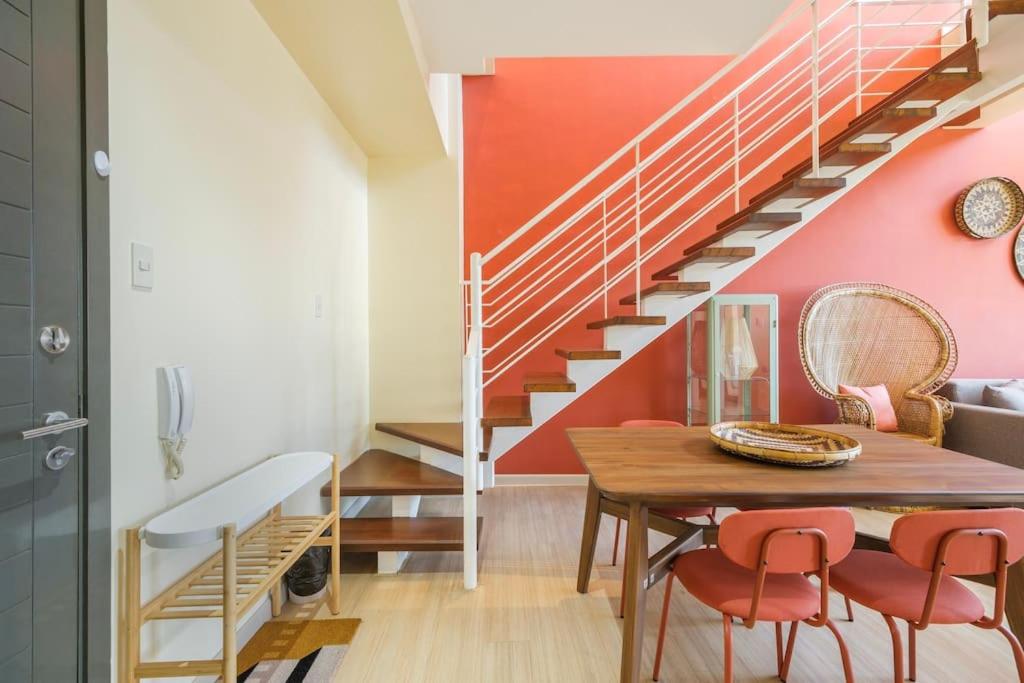StayHere Penthouse Executive 3BR in Vibrant Makati view 5