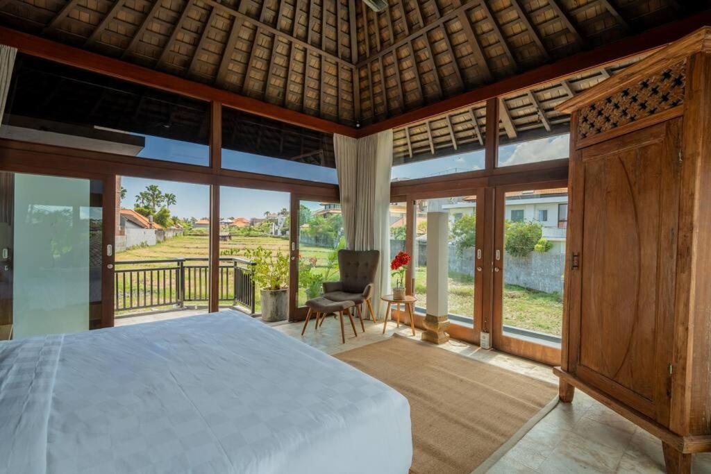 Ocean Breeze Villa -4BR villa in Canggu view 3