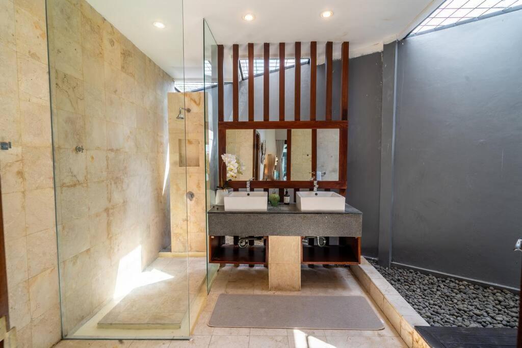 Ocean Breeze Villa -4BR villa in Canggu view 5