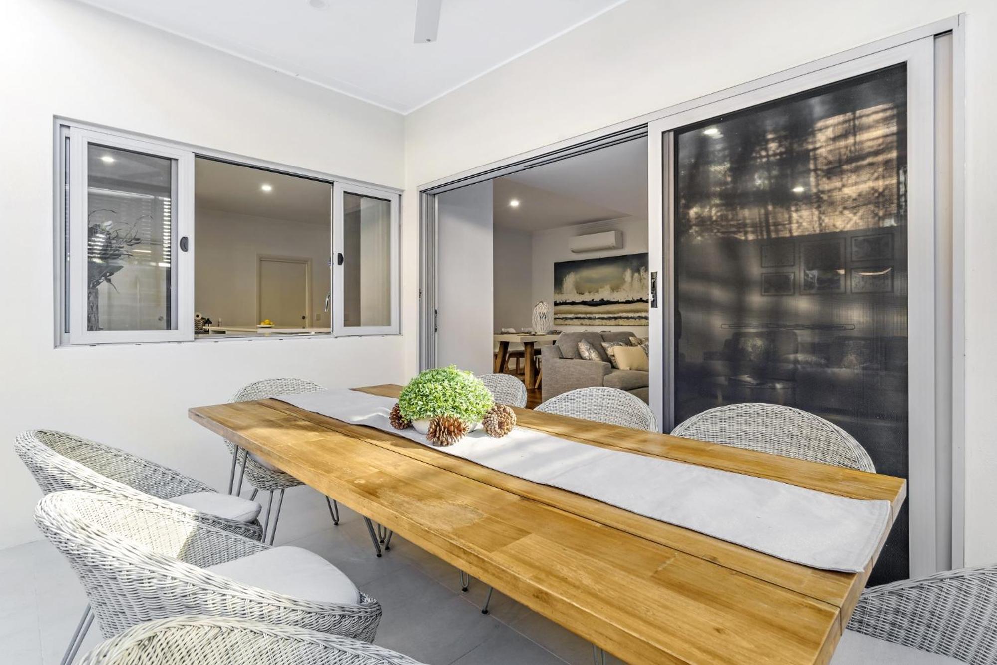 Catch and Relax- 15a Baldwin Street SWR Full Linen Provided
