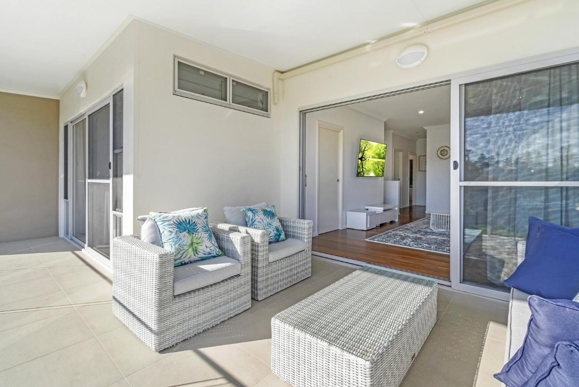 Catch and Relax- 15a Baldwin Street SWR Full Linen Provided
