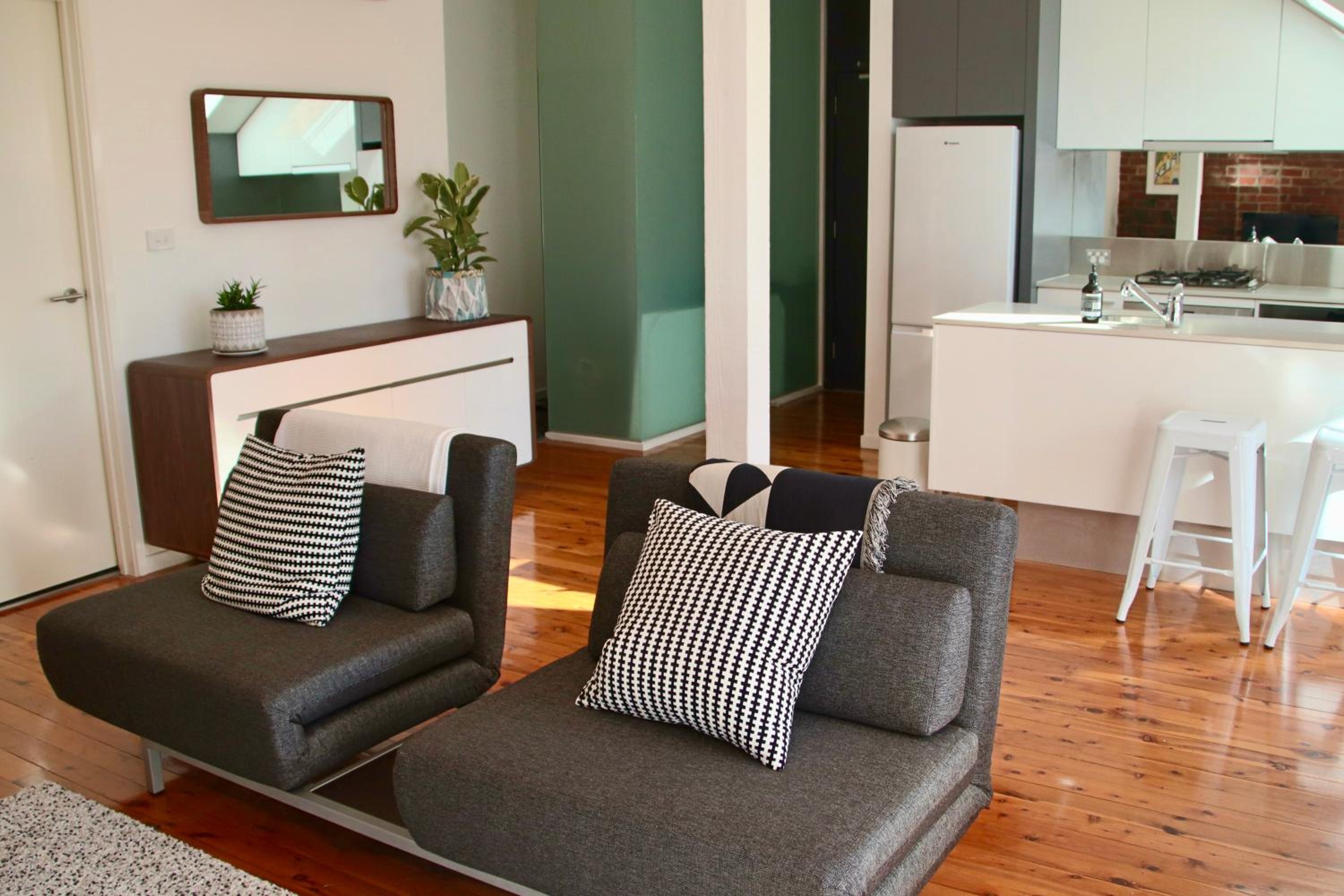 St Kilda - Have it All! Lake, Bay, City, Stadiums,Museums,Music,Culture!