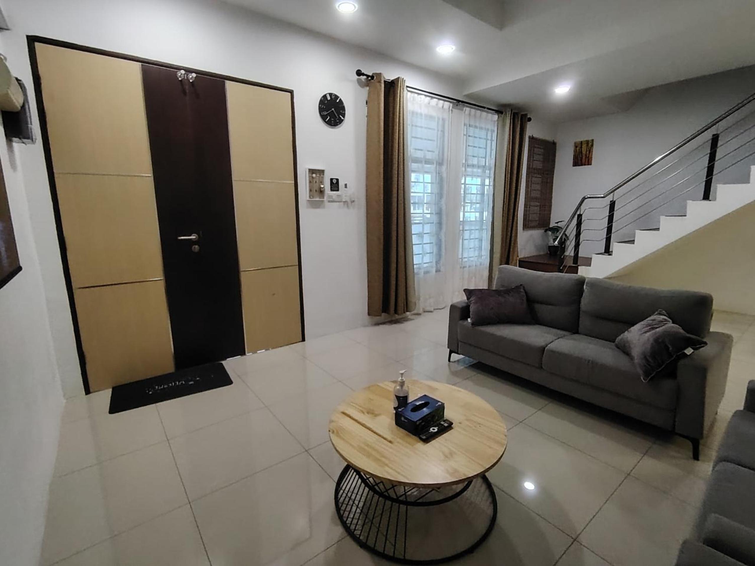 JNJ Miri Homestay - Miri Serene Shangrila, Luak with 4-bedroom photo 3