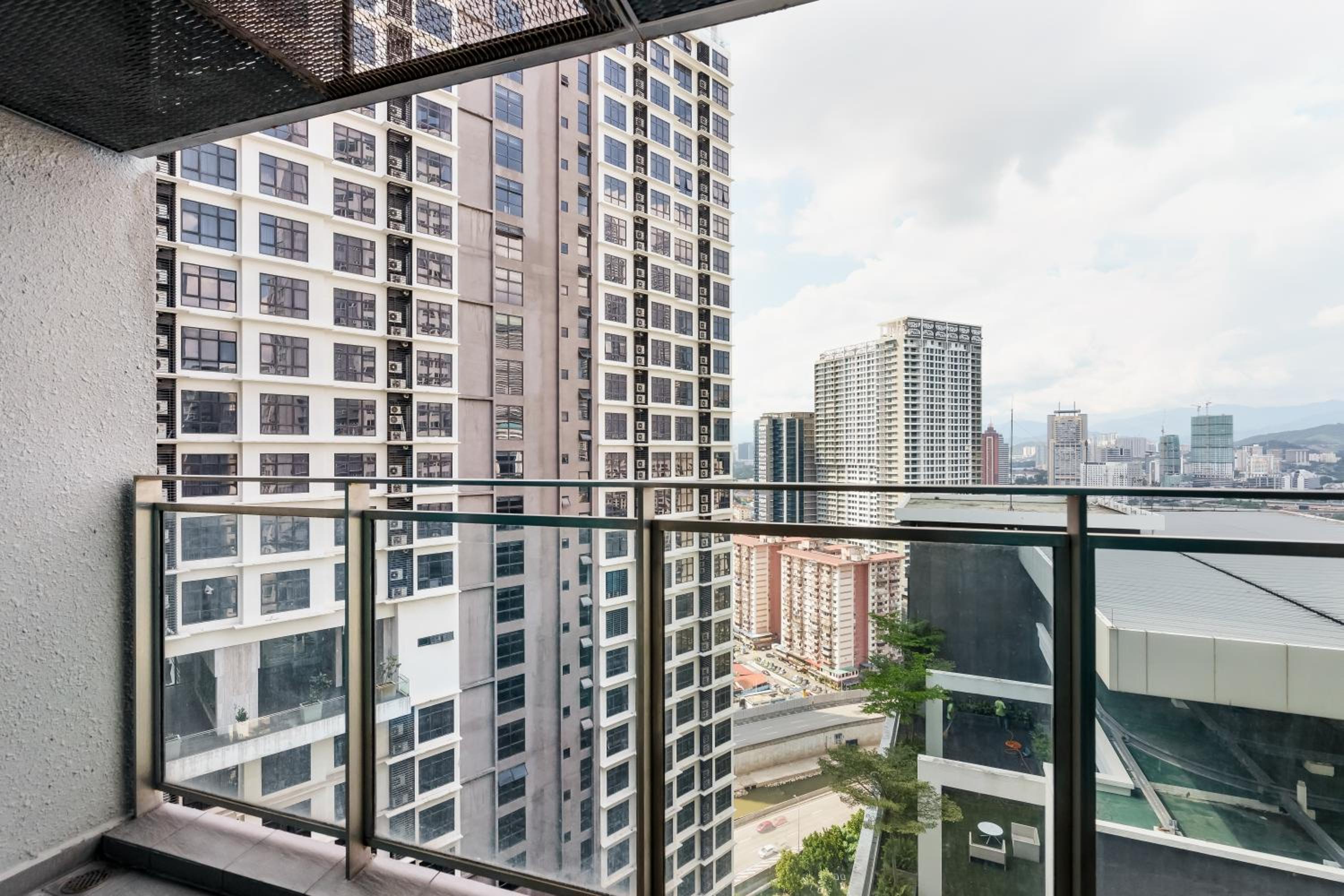 Summer Suites KLCC Apartments by Soulasia
