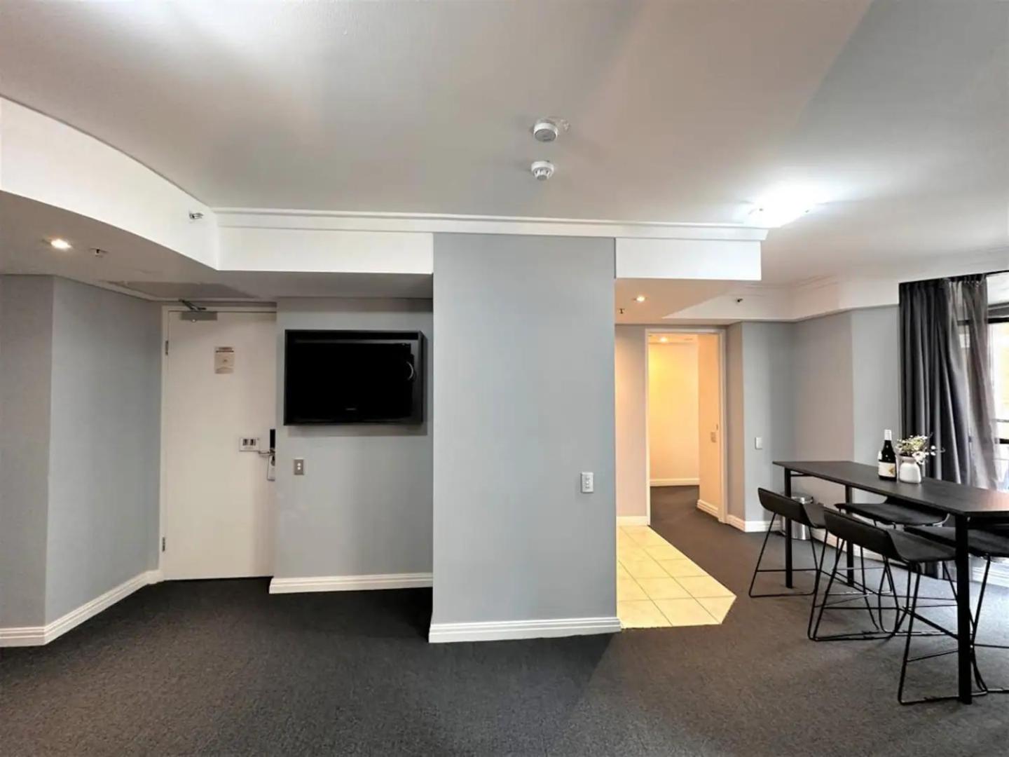 KozyGuru | Haymarket | Modern 1 Apt Best Location