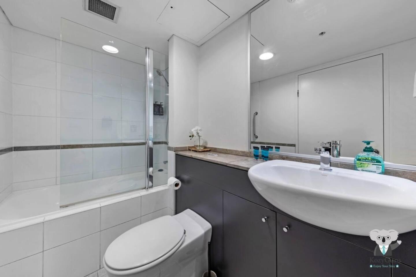 KozyGuru | Haymarket | Modern 1 Apt Best Location